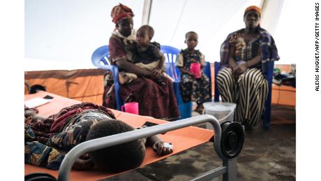 Ein von Cholera betroffenes Mädchen wird am 15. Januar 2020 in einem Gesundheitszentrum in Masisi, Demokratische Republik Kongo, behandelt.  