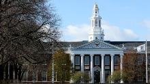 Harvard va redeschide această toamnă, deși învățarea la distanță poate continua, spune Provost