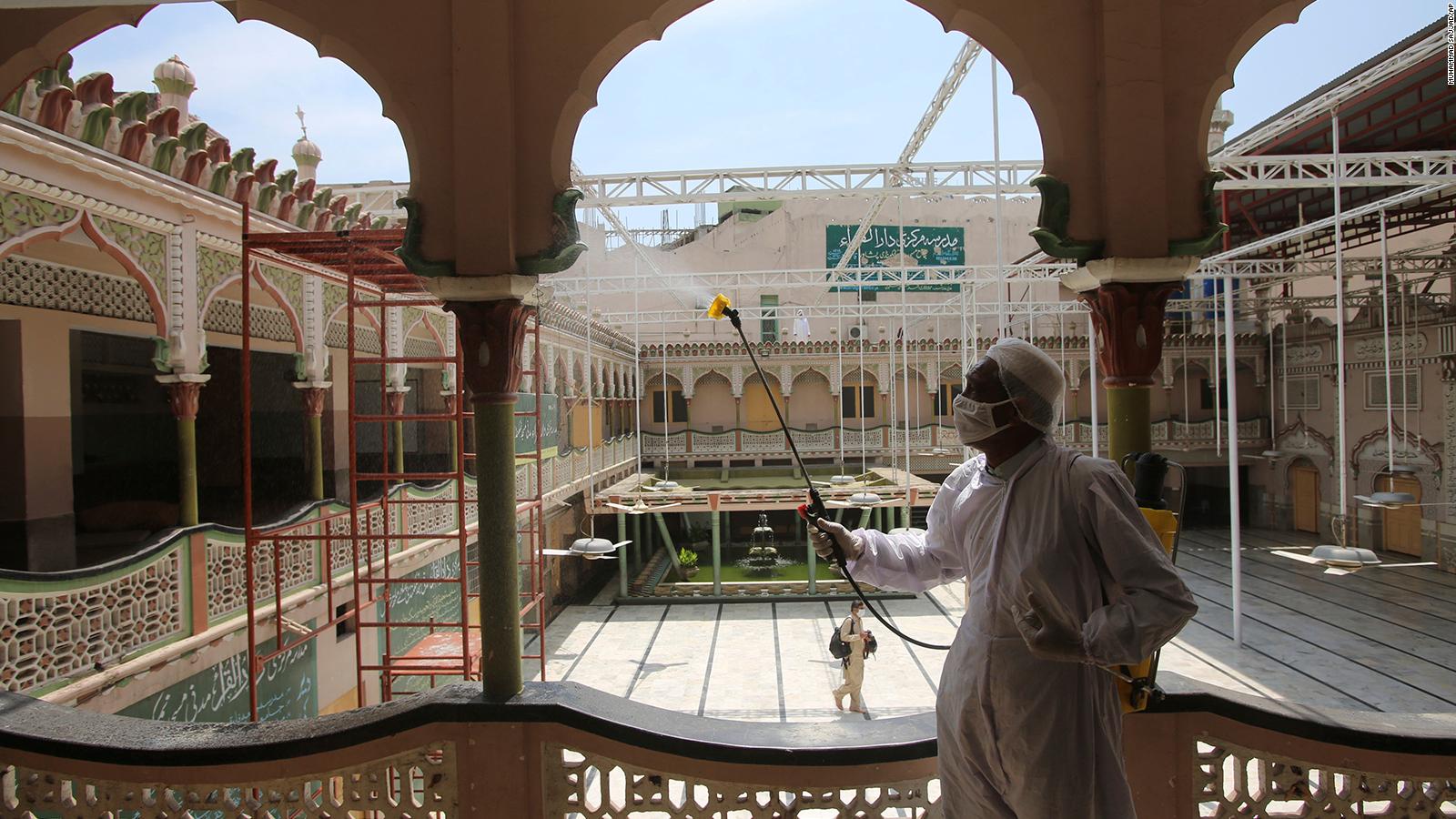 How coronavirus has changed Ramadan for Muslims this year