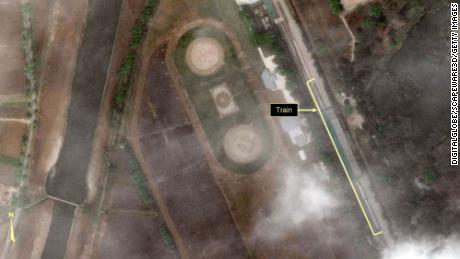 Satellitenbilder zeigen, was der Zug des nordkoreanischen Führers Kim Jong Un sein könnte.