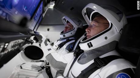 Treffen Sie die NASA-Astronauten, die auf der historischen SpaceX-Mission fliegen werden