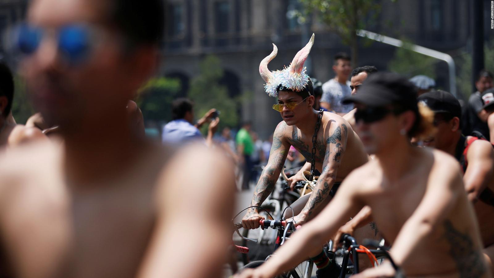 Portland S Naked Bike Ride Organizers Encourage Participants To Carry