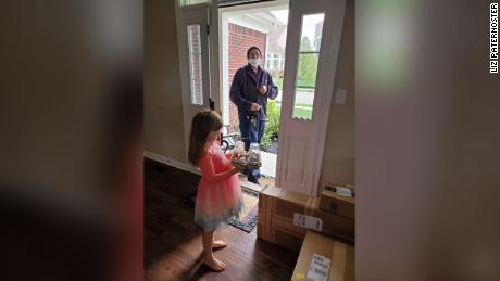A FedEx worker surprised a little girl to make her quarantine birthday extra special