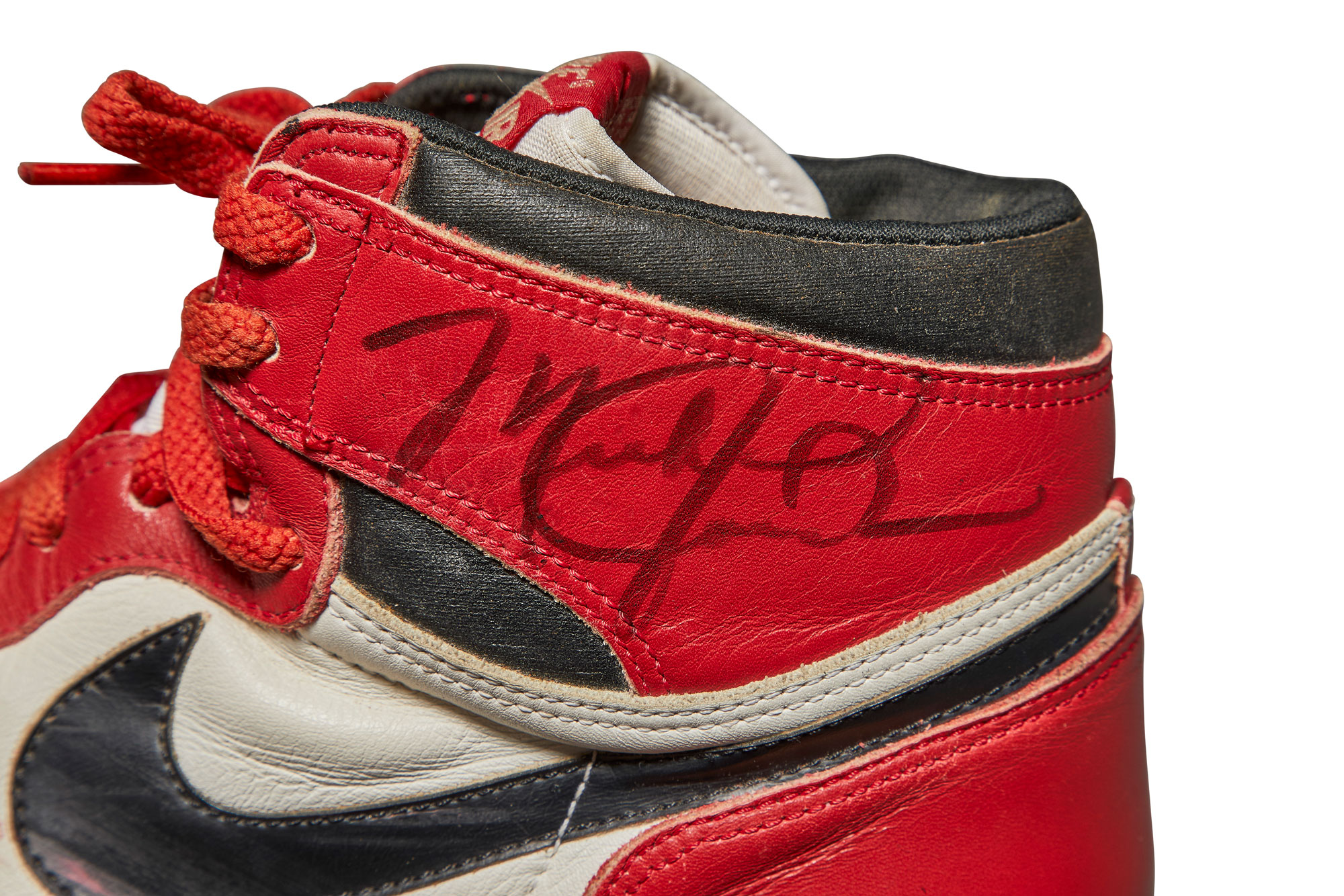 upražnjeno mjesto disciplina ograničenja  Michael Jordan's signature Air Jordan shoes from 1985 sell for  record-breaking price, Sotheby's says - CNN Style