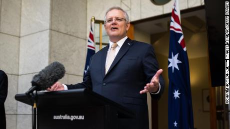 Premierminister Scott Morrison spricht während einer Pressekonferenz nach einer Sitzung des Nationalen Kabinetts am 8. Mai in Canberra, Australien.