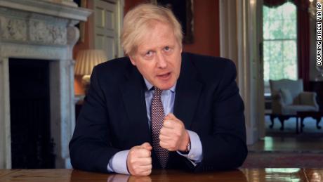 Boris Johnson fordert Großbritannien auf, wieder planmäßig zu arbeiten, um die Sperrung zu erleichtern