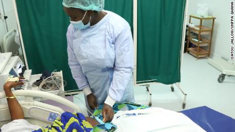 Hebammen stehen vor Angst und neuen Herausforderungen, wenn sich das Coronavirus in Afrika ausbreitet