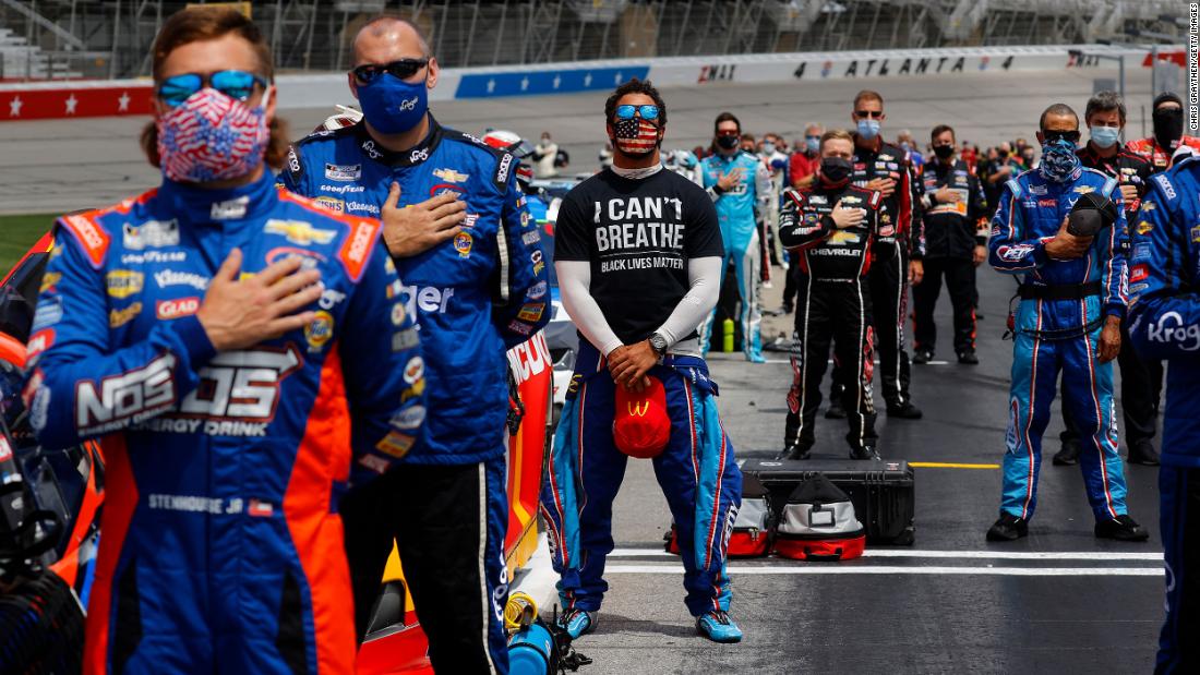 NASCAR driver Bubba Wallace wears a shirt that reads &quot;I Can&#39;t Breathe - 검은 생명의 문제인용;quot; as the National Anthem is played before a Cup Series race at Atlanta Motor Speedway.