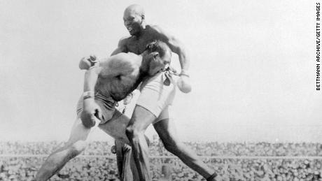 Johnson faces Jeffries in the &quot;Fight of the Century&quot; in 1910.