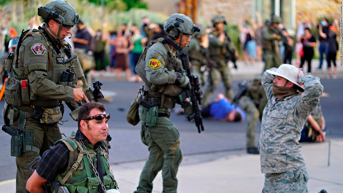 Police in Albuquerque, 뉴 멕시코, detain members of the New Mexico Civil Guard, an armed civilian group, after a man was shot during a protest on June 15. &lt;a href=&quot;https://www.cnn.com/2020/06/16/us/protest-wrap-tuesday/index.html&quot; target=&quot;_blank&quot;&gt;촬영&lt;/a&gt; happened as protesters were trying to pull down a statue of Spanish conquistador Juan de Oñate. A 31-year-old man &lt;a hrefa href =uot;https:https.cnn.com/2020/06/16/us/protest-wrap-tuesday/index.html&quot; targettarget =uot;_blank_공백uot인용p;gt;was arrested&llt/ㅏ&gt; gt connection with the shooting, 경찰은 말했다. The New Mexico Civil Guard told CNN by email that the man is not part of their group.