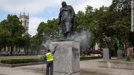 The government has launched legislation to protect historic statues, such as this one of Winston Churchill in Parliament Square, ロンドン.