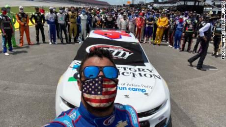 NASCAR-Fahrer bieten Bubba Wallace Unterstützung an, nachdem in seiner Garage eine Schlinge gefunden wurde