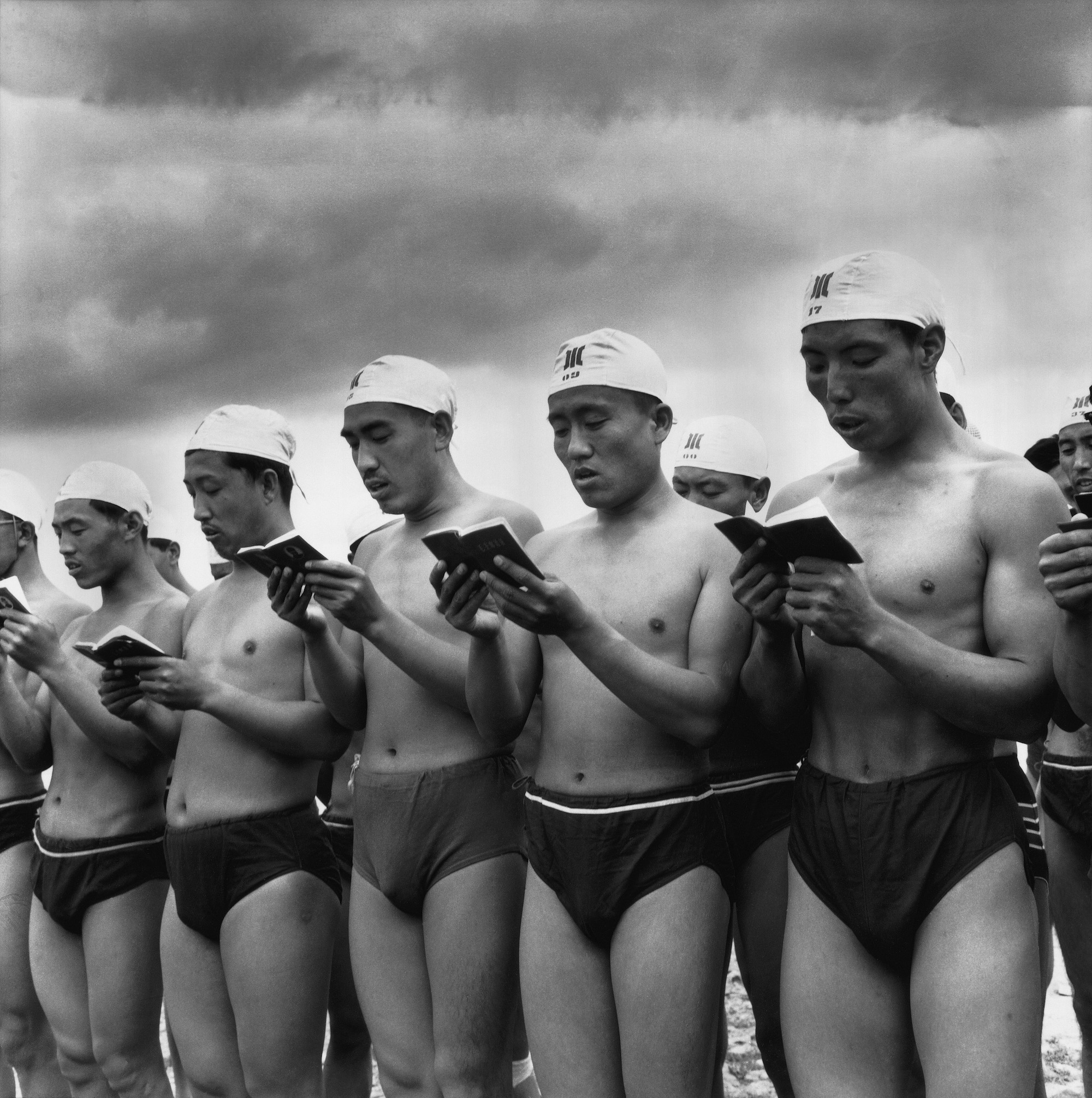 Li Zhensheng Remembered For His Harrowing Photos Of The Cultural Revolution Cnn Style