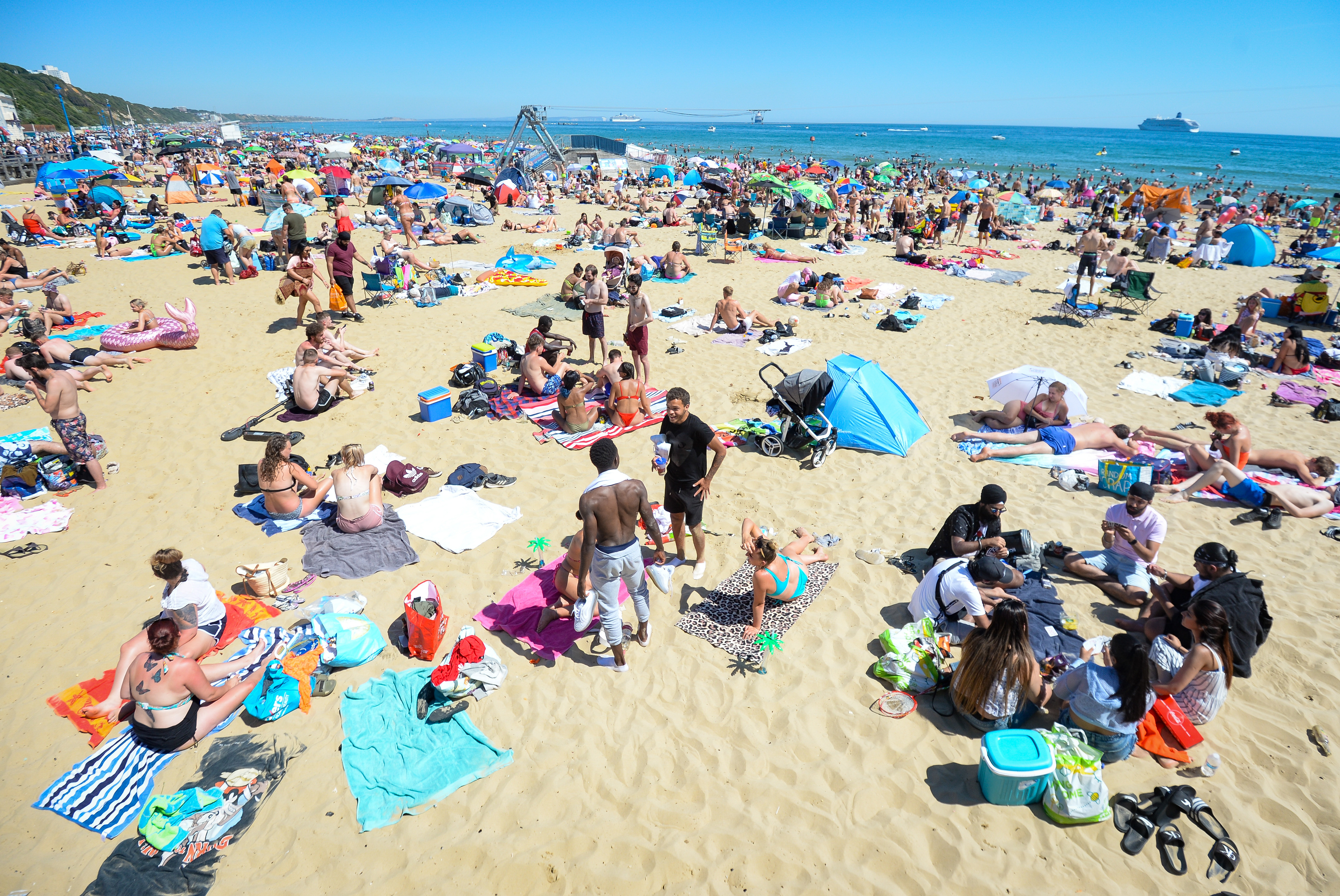 Uk Beaches Major Incident Declared After Thousands Flock To