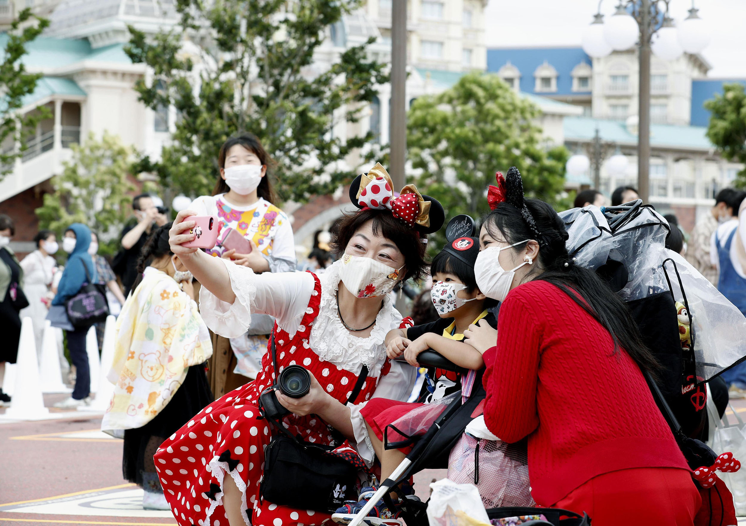 Tokyo Disney Parks Reopen After 4 Month Closure Due To Coronavirus Cnn Travel