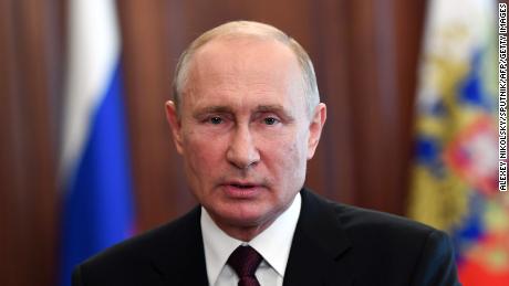 Die russischen Wähler unterstützen mit überwältigender Mehrheit einen Trick von Präsident Wladimir Putin, bis 2036 zu regieren