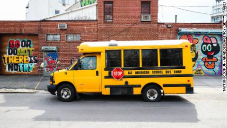 Schulbusfahrer aufgeregt und verängstigt, als sich das Schuljahr nähert 