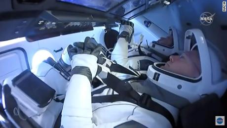 فضانوردان SpaceX Crew Dragon به زمین برمی گردند
