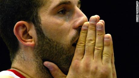 一座城市 &#39;ruined in 30 秒&#39;: Lebanese basketball great Fadi El Khatib weeps for Beirut