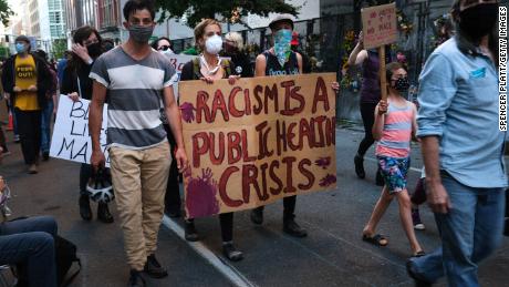 States are calling racism a public health crisis. Aquí&#39;s what that means