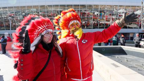 Os Kansas City Chiefs vão proibir os fãs de usar capacete e pintura facial de nativos americanos
