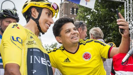 Colombia&#39;s Tour de France winner Egan Bernal (L) poses for a &#39;selfie&#39; with a supporter from Colombia ahead of the start of the Acht van Chaam criterium cycling race in Chaam on July 31, 2019.