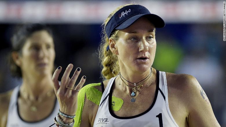 Olympian Kerri Walsh Jennings says she didn't wear mask to store in 'exercise of being brave'