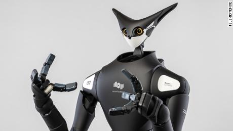 Sieben-Fuß-Roboter stapeln Regale in Tokio-Läden