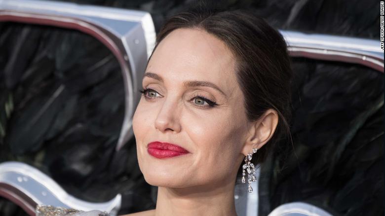 Angelina Jolie makes surprise donation to kids' charity lemonade stand