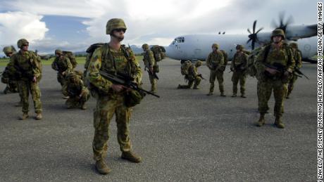Reinforcements of Australian Army personnel arrive at Honiara Airport during police operation &#39;Helpem Fren&#39; to restore peace to the Solomon Islands, 23 December 2004. 