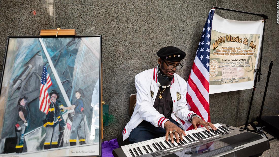 Keith Gadson plays a tune on his keyboard to honor the lives lost 19 数年前.