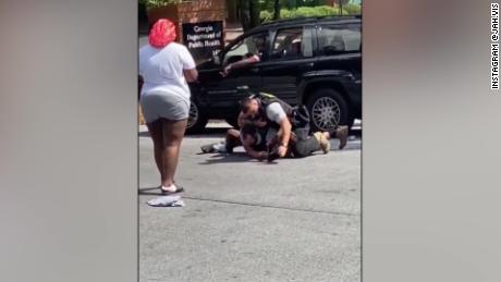 Sheriff&#39;s deputy in Georgia fired after video shows him repeatedly striking man