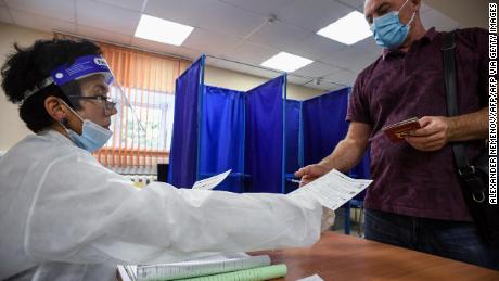 Russia's regional elections pose serious test for pro-Kremlin party 