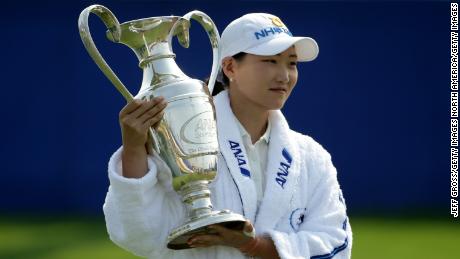 Lee poses with the trophy after winning the ANA Inspiration.
