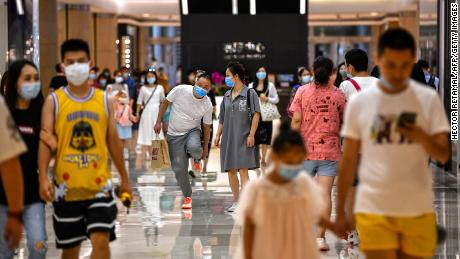 China&#39;s economy shrugs off global slump as shoppers join the recovery