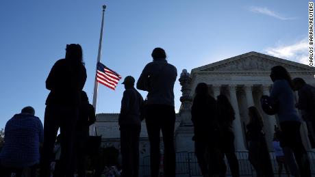 As the nation mourns an icon, Democrats and Republicans fight over Supreme Court vacancy
