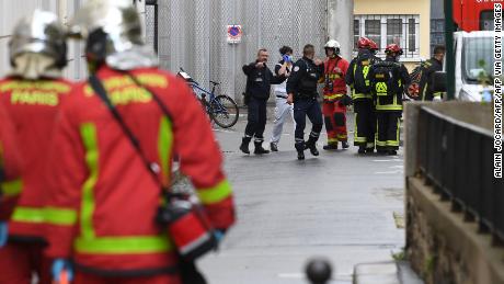 Zwei Verletzte bei einem Pariser Messerangriff in der Nähe von Charlie Hebdos ehemaligem Büro