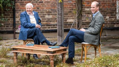 Prinz William, richtig, mit dem britischen Naturforscher David Attenborough.