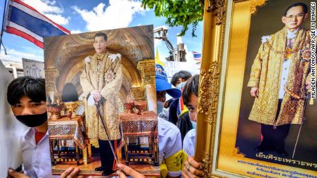 Demonstrators hold portraits of Thailand&#39;s King Maha Vajiralongkorn and his late father king Bhumibol Adulyadej during a pro-government and pro-monarchy rally in Bangkok on July 30, 2020.