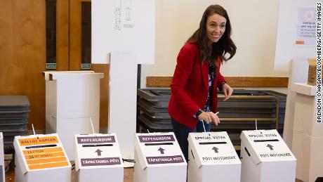 Jacinda Adern, New Zealand&#39;s Prime Minister, smiles after casting her ballot at a polling station in Auckland, New Zealand, on October 3, 2020. 