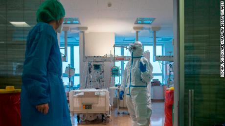 Healthcare workers tend to Covid-19 patients at the intensive care unit at Thomayer Hospital in Prague on October 14, 2020. 