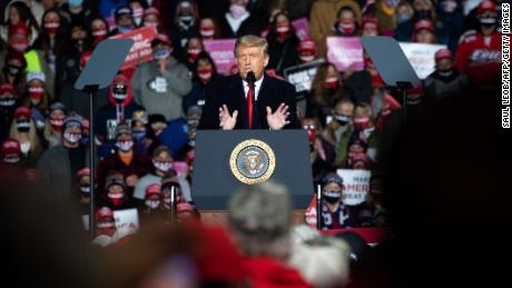 &#39;Selfish and reckless.&#39; More than 700 economists strongly oppose Trump&#39;s reelection 