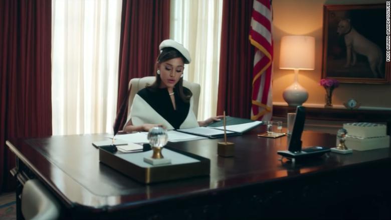 アリアナ・グランデは「ポジション」ビデオでホワイトハウスでの生活を想像しています