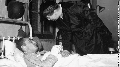 Eleanor Roosevelt visiting a wounded US soldier.