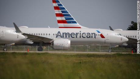 آمریکایی ها در حال برنامه ریزی حداکثر 737 دور و پرسش و پاسخ هستند.  جلسات برای ترغیب مسافران برای پرواز دوباره