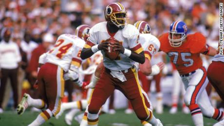 Doug Williams war der erste schwarze Quarterback, der sein Team in der Saison 1987 zum Super Bowl-Ruhm führte. 