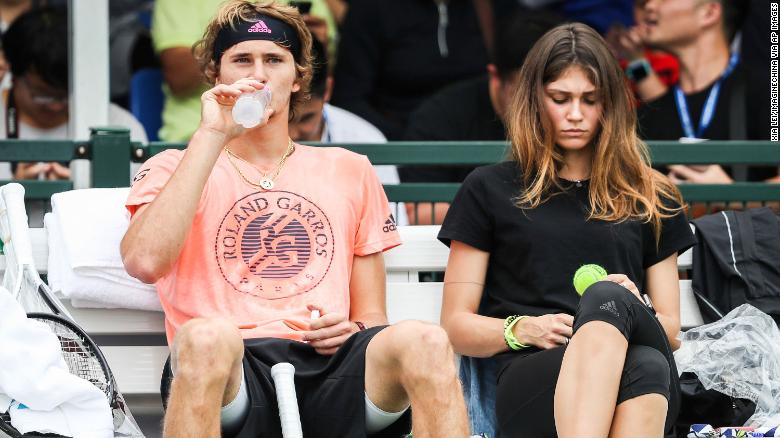 Olya Sharypova: L'ex fidanzata della star del tennis Alexander Zverev denuncia abusi, player says 'simply not true'