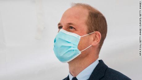 Reino Unido&#39;s Prince William tested positive for coronavirus earlier this year, los informes dicen
