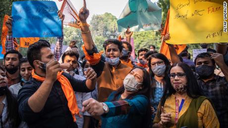 Members of rightwing Akhil Bhartiya Vidhyarthi Parishad (ABVP) shout slogans against Maharashtra state government as they protest the arrest of television news anchor Arnab Goswami in in New Delhi, India, giovedi, Nov. 5, 2020.