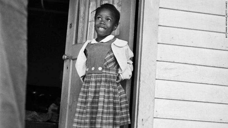 60 hace años hoy, 6-year-old Ruby Bridges walked to school and showed how even first graders can be trailblazers
